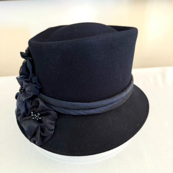 Isabelle Recanati Black Felt Hat with Sculpted Satin Flowers Dramatic Gothic Ele - Picture 14 of 16